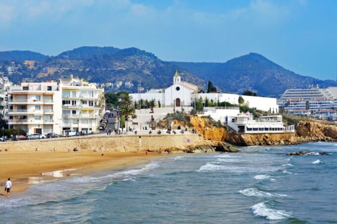 From Barcelona: Private Full-Day Girona & Sitges Guided Tour - Booking and Cancellation Policy