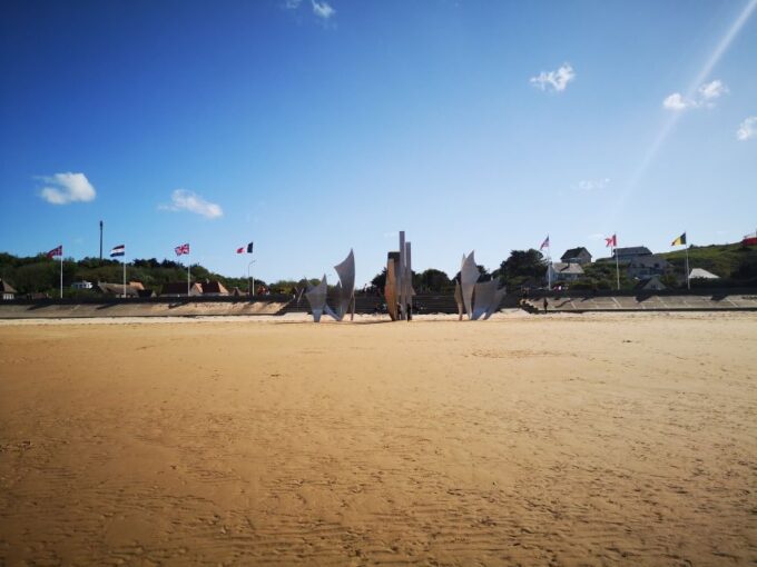 From Bayeux: American D-Day Sites in Normandy Full-Day Tour - Omaha Beach and Normandy American Cemetery