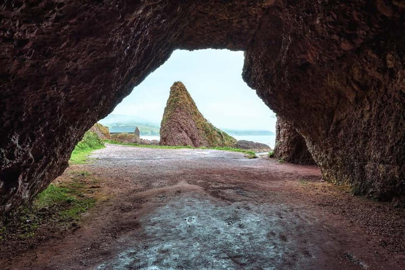 From Belfast: Giant's Causeway Guided Day Tour With Castles - Transportation & Group Experience