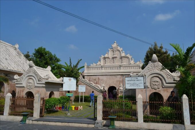 FROM BOROBUDUR: YOGYAKARTA DAY TOURS WITH CAR DRIVER HIRE - Frequently Asked Questions