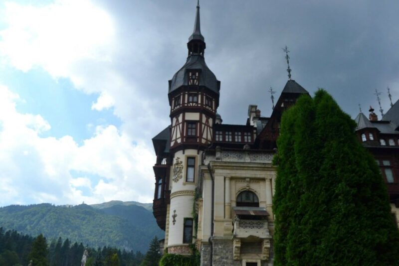 From Brasov: Private Sinaia and Bucharest Day Trip - Itinerary Highlights