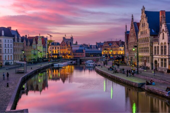 From Brussels: Full-Day Guided Tour of Ghent in Spanish - Booking and Payment Options