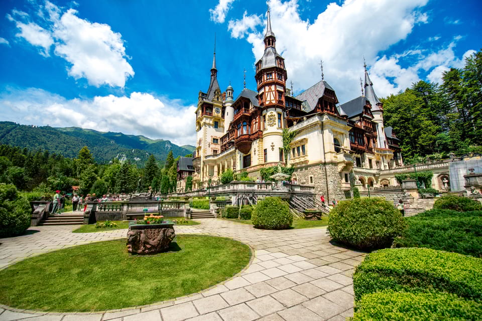 From Bucharest: Dracula's castle, Peles Castle and Brasov - Introduction