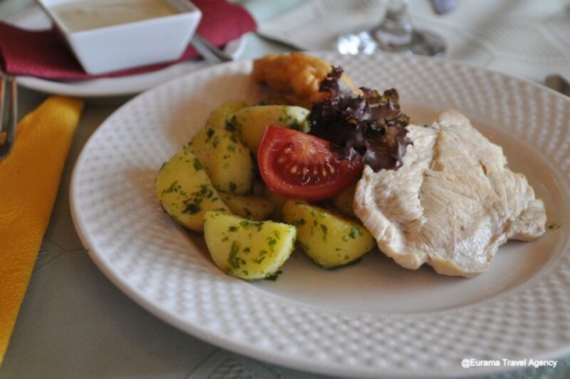 From Budapest: Full-Day Danube Bend Tour with Lunch - Szentendre: Artistic Charm and Cultural Flavor