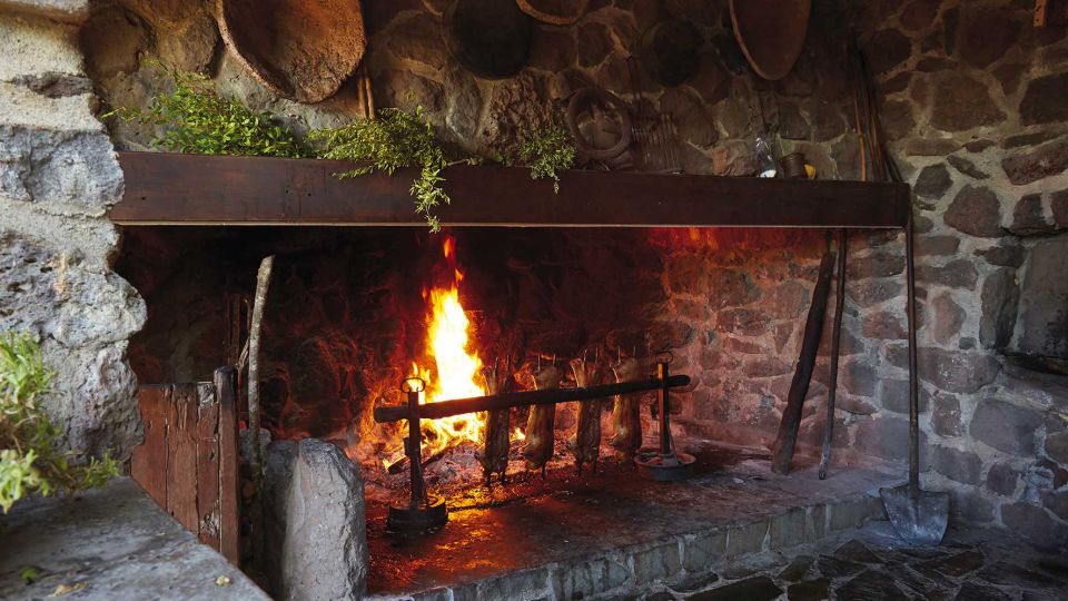 From Cala Gonone: Food, Wine, and Craft Tours in Dorgali - Master Cutler Demonstration