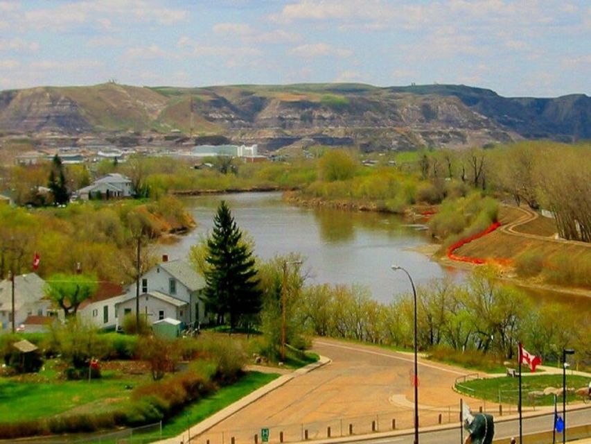 From Calgary: Guided Day Tour to Drumheller - Discover Dinosaur Fossil Sites
