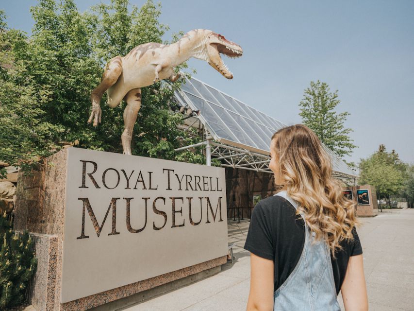 From Calgary: Guided Day Tour to Drumheller - Exploring Dinosaur Valley