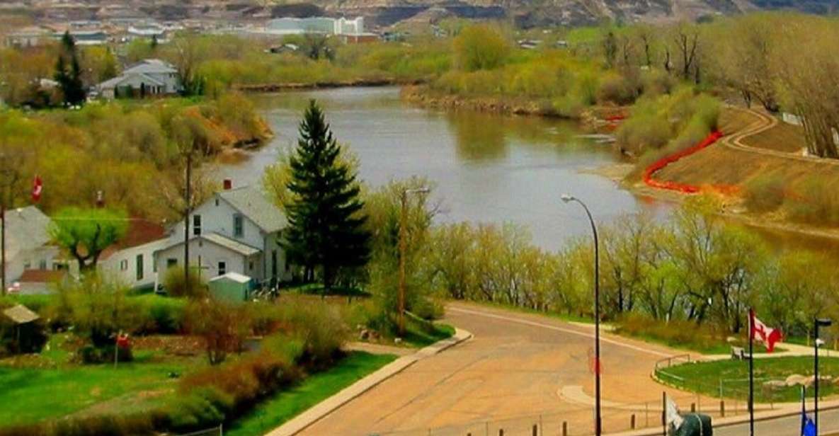 From Calgary: Guided Day Tour to Drumheller - Horseshoe Canyon Admiration