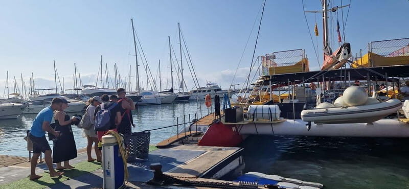 From Cambrils: catamaran 2h with drinks/bed balinese, swim. - Who Will Love This Experience?