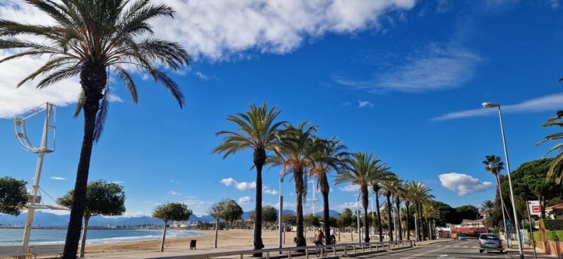 From Cambrils: catamaran 2h with drinks/bed balinese, swim. - FAQ