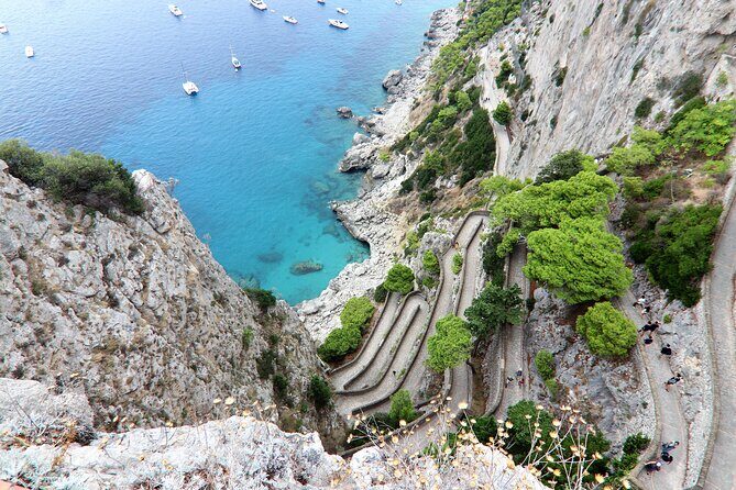 From Capri Guided Tour with Faraglioni and Grottoes Visit - FAQ