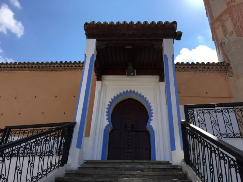 From Casablanca: Shared Day Trip to the Blue Chefchaouen - Transportation and Amenities