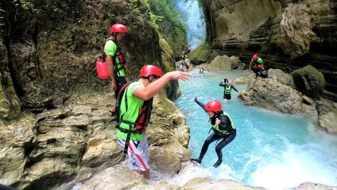 From Cebu: Kawasan Falls Cliff Jumping Day Trip - Cuisine and Refreshments