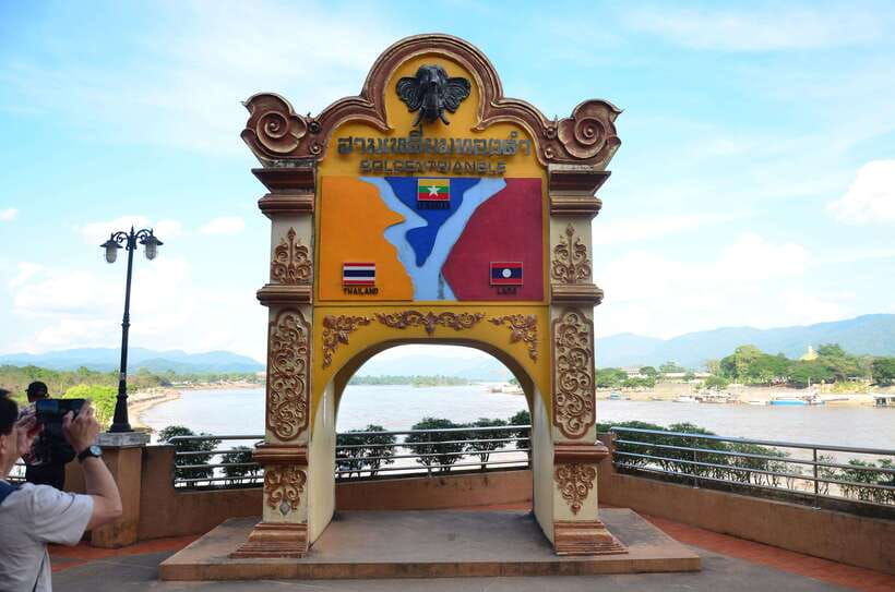 From Chiang Mai: Chiang Rais Temples and Golden Triangle - The White Temple: Architectural Masterpiece