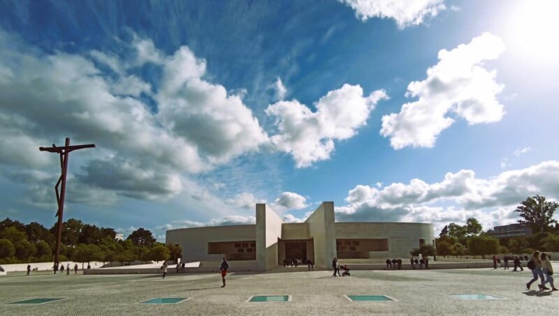 From Coimbra: Sanctuary of Fátima and village of the Little Shepherds - Key Points