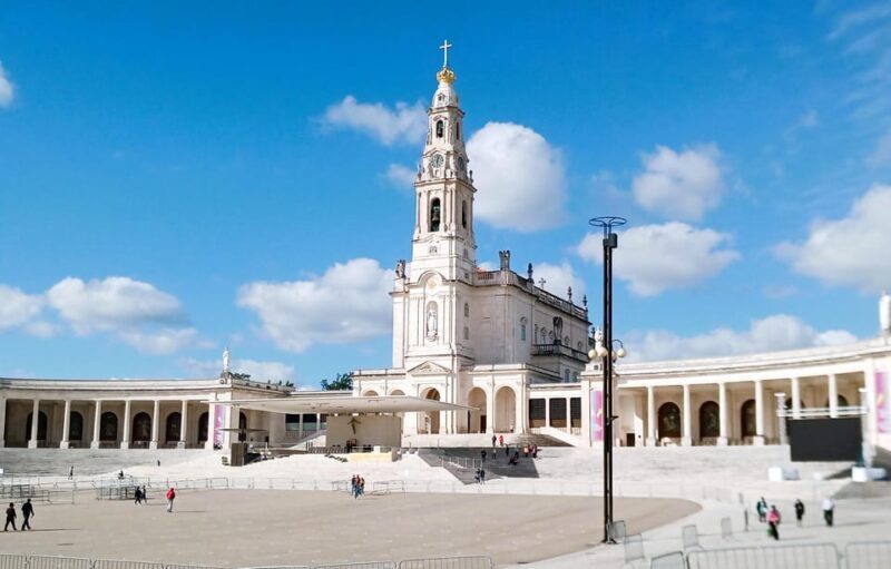 From Coimbra: Sanctuary of Fátima and village of the Little Shepherds - Analyzing the Value