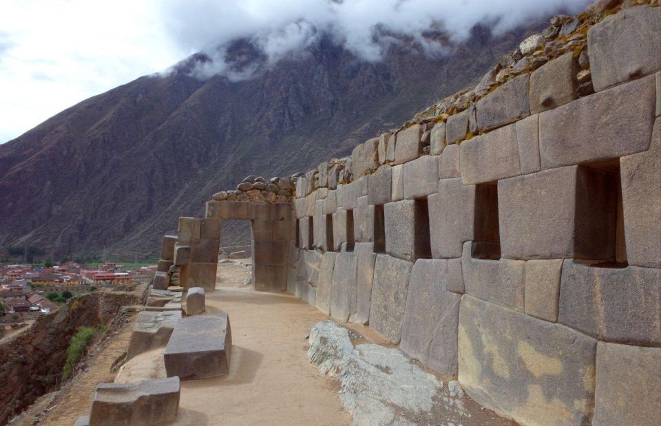 From Cusco: Machu Picchu & Sacred Valley 2 Day All Inclusive - Train Journey to Aguas Calientes