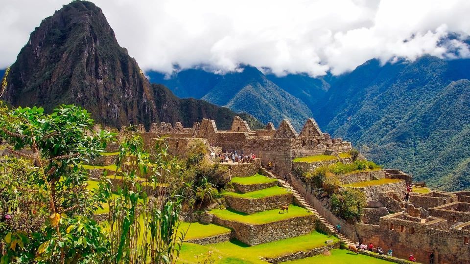 From Cusco: Private Day Trip to Machu Picchu With Lunch - Waynapicchu and Machupicchu Mountains