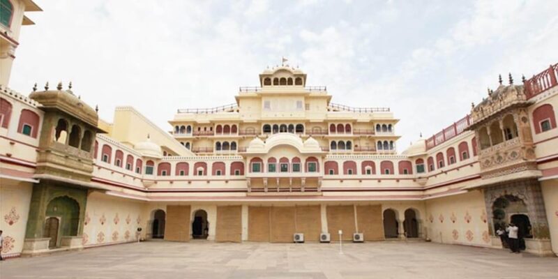 From Delhi: Jaipur Day Trip by Fast Train or Private Car - Cultural Etiquette in Jaipur