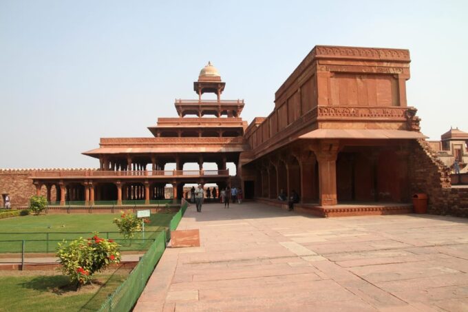 From Delhi: Overnight Agra With Fatehpur Sikri, Luxury Tour - Multilingual Tour Experiences