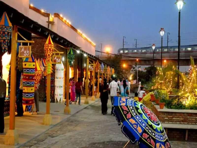 From Delhi: Same Day Delhi Famous Markets Guided Tour - Dilli Haat Exploration