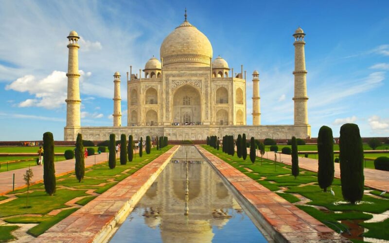 From Delhi: Sunrise Agra Tour by Car With Breakfast - Itinerary Highlights