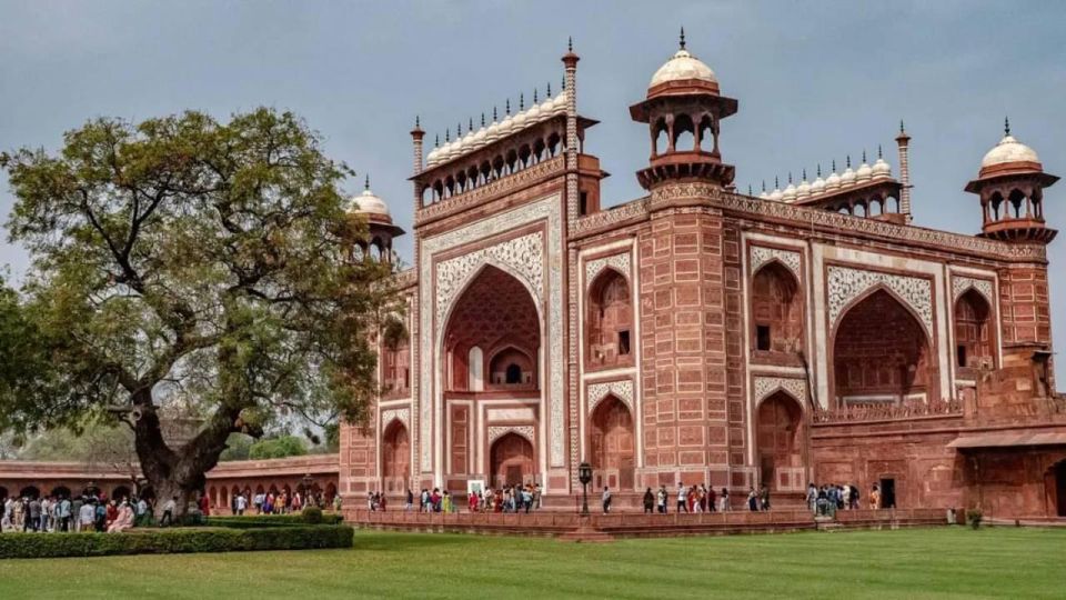 From Delhi: Taj Mahal & Agra Day Trip by Car With Chauffeur - Customer Reviews and Experiences
