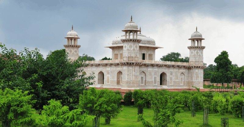 From Delhi: Taj Mahal, Agra Fort, and Baby Taj Tour by Car - Agra Fort Exploration