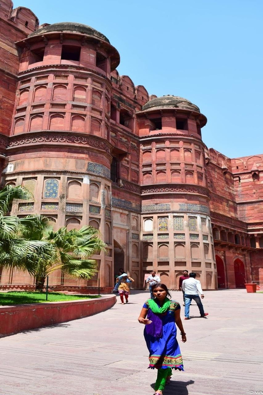 From Delhi: Taj Mahal Agra Tour With Female Guide - Detailed Tour Experience