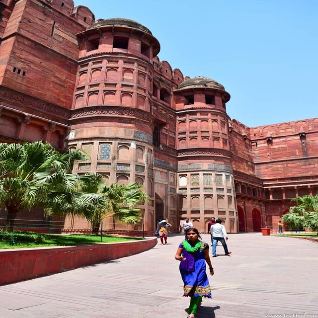 From Delhi: Taj Mahal Agra Tour With Female Guide - Important Visitor Information