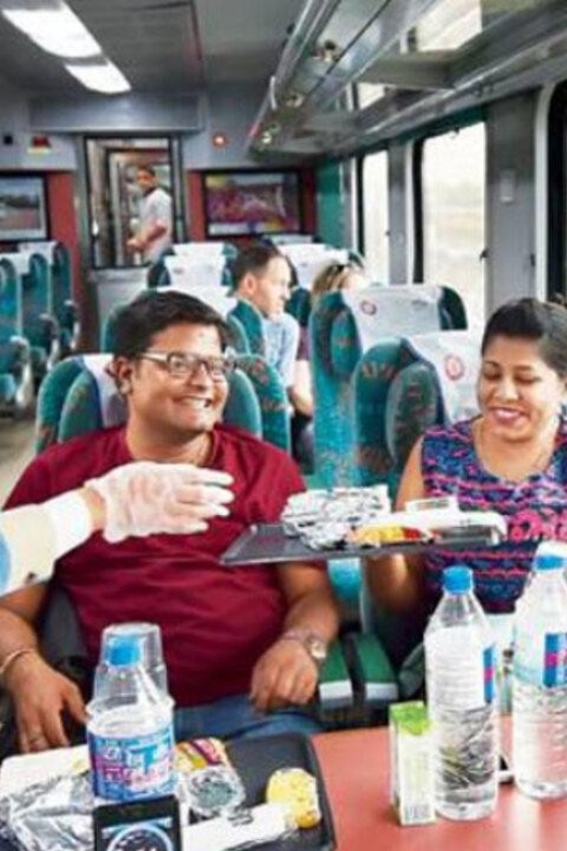 From Delhi: Taj Mahal Day Trip by High Speed Gatimaan Train - Travel Details