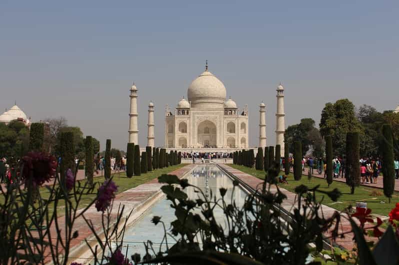 From Delhi: Taj Mahal Private Day Trip With Transfers by Car - Guided Experience