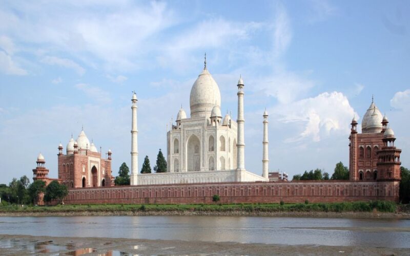 From Delhi: Taj Mahal Sightseeing Tour With Female Guide - Language Options Available