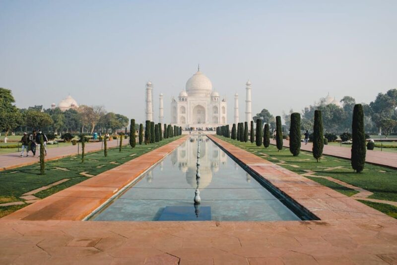 From Delhi: Taj Mahal Tour By Train in Execution Class - Sightseeing Highlights