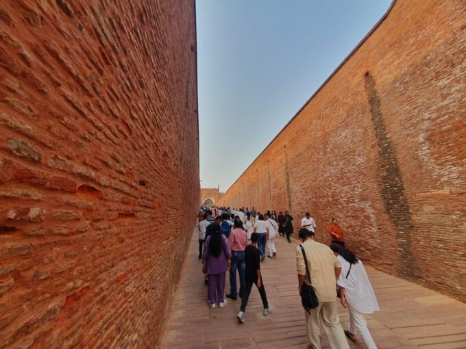 From Delhi: Taj Mahal Tour With Photographer & Boat Ride. - Tips for a Great Experience