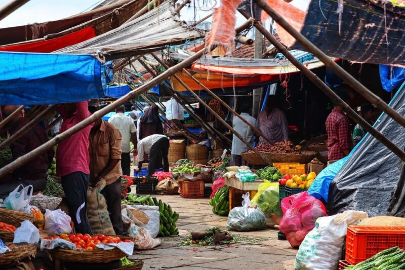 From Delhi: Tajmahal and Agra Fort With Fruit Market Agra - Local Market Insights