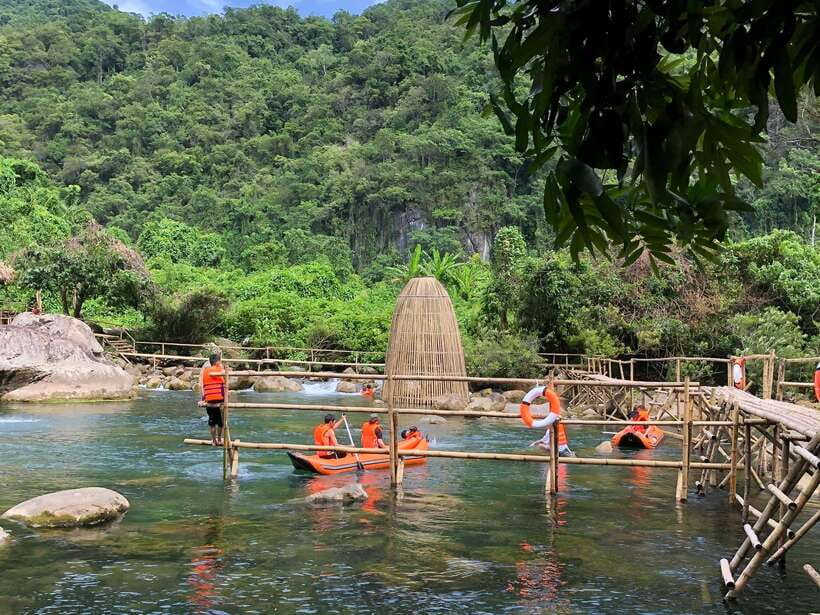 From Dong Hoi: Paradise and Dark Caves Day Trip - Dining Options