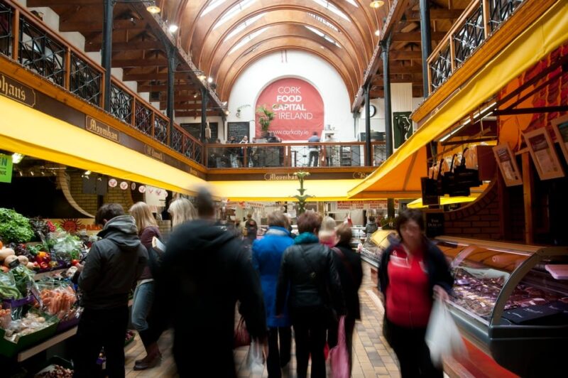 From Dublin: Cork, Cahir Castle, Rock of Cashel Tour in Spanish - Cahir Castle Visit