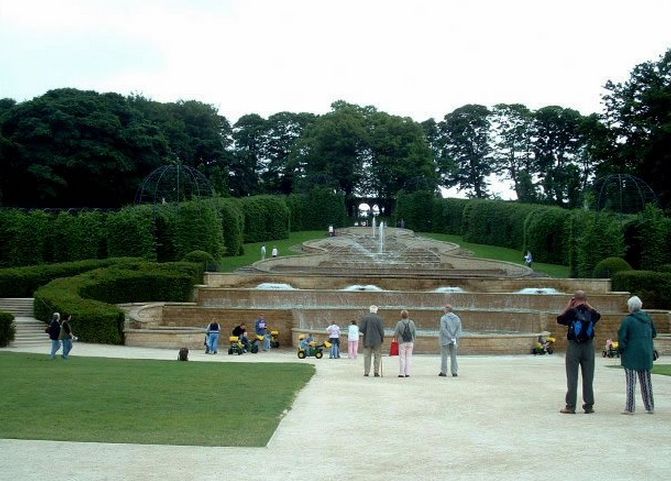 From Edinburgh: Alnwick Castle and Scottish Borders Day Tour - Itinerary Highlights