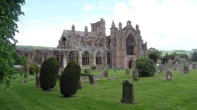 From Edinburgh: Alnwick Castle and Scottish Borders Day Tour - Itinerary Highlights