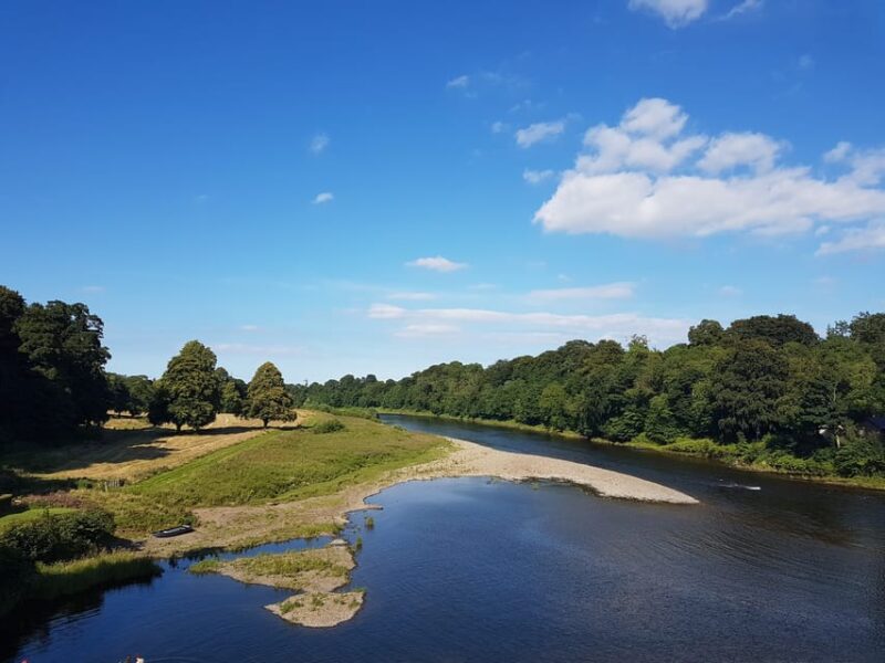 From Edinburgh: Holy Island, Alnwick Castle & Northumbria - Discovering Alnwick Castle