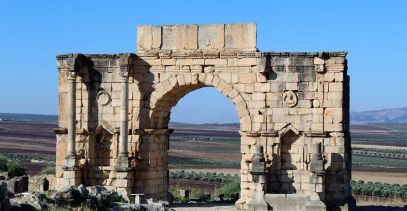 From Fez: Volubilis Moulay Idriss and Meknes Day Trip - Exploring Volubilis
