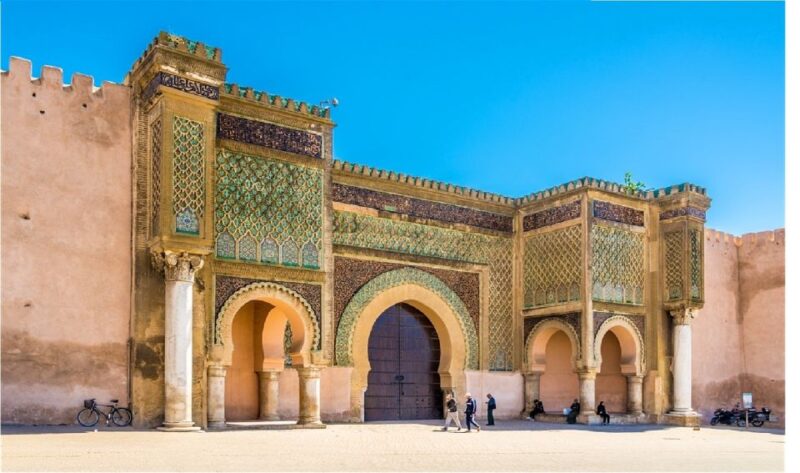 From Fez: Volubilis Moulay Idriss & Meknes Full-Day Trip - Exploring Volubilis Roman Ruins