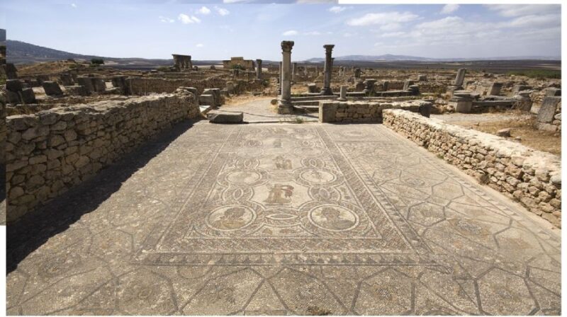 From Fez: Volubilis Moulay Idriss & Meknes Full-Day Trip - Admiring Moulay Idriss Panorama