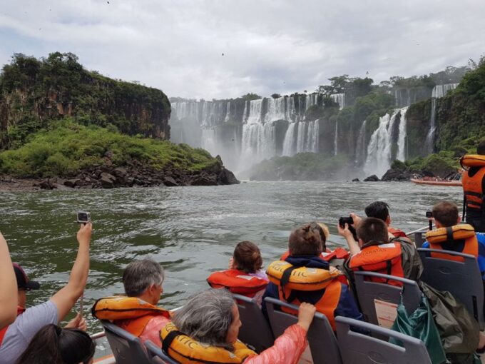 From Foz Do Iguaçu: Iguazú Falls Boat Ride Argentina - Customer Reviews and Feedback