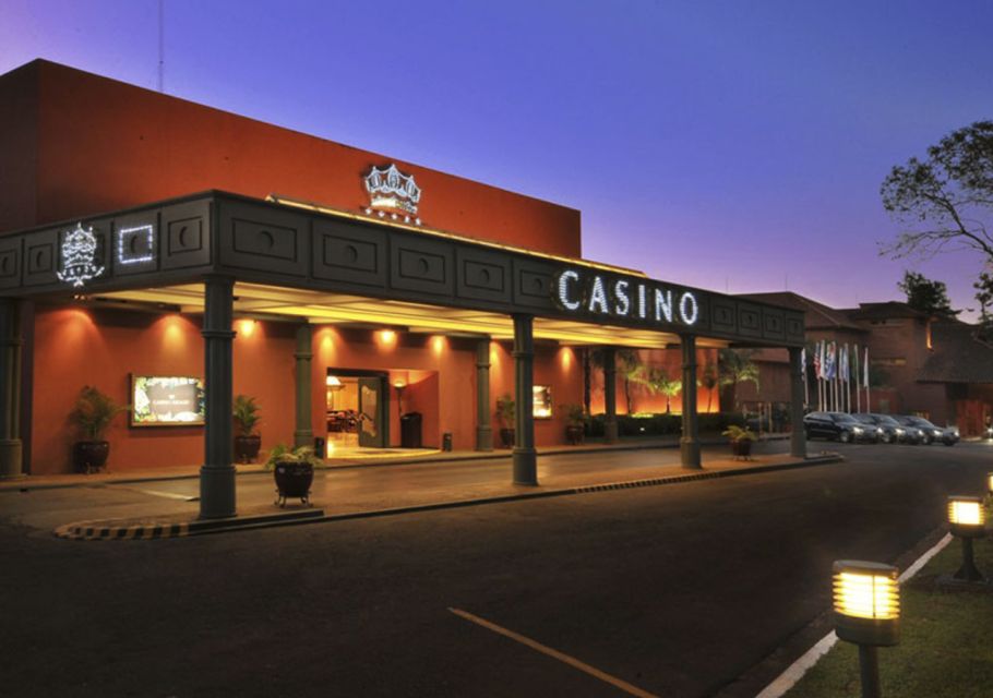 From Foz Do Iguaçu: Transfer to City Center Iguazu Casino - Casino Experience