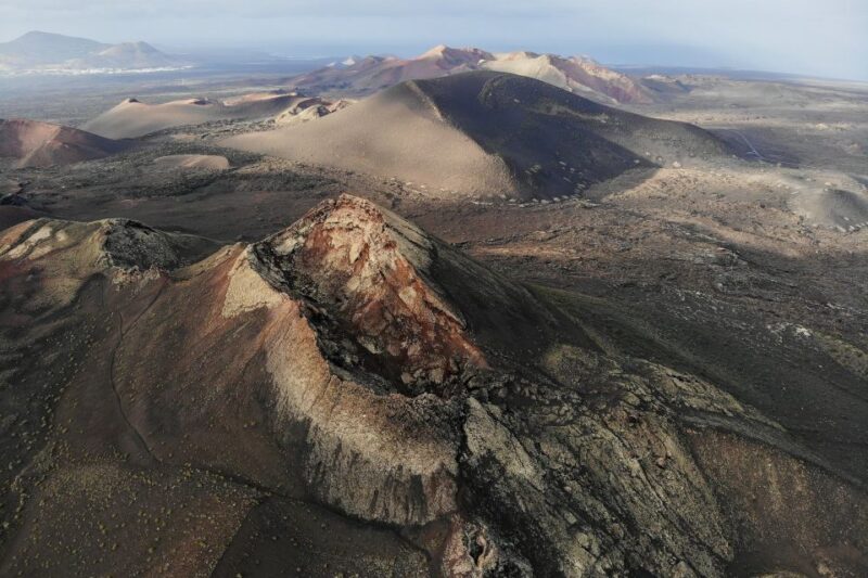 From Fuerteventura: Lanzarote Volcano and Wine Region Tour - Visiting El Lago Verde