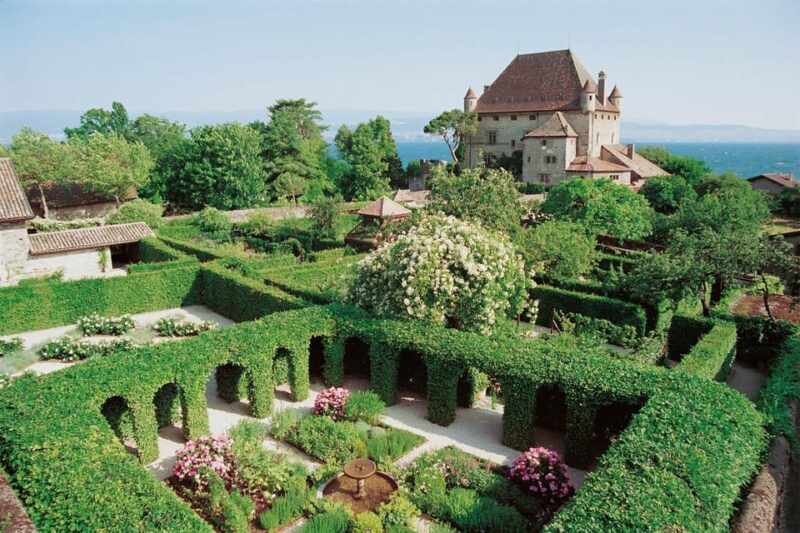 From Geneva: Half-Day Guided Excursion to Yvoire PRIVATE - Exploring Yvoires Charm