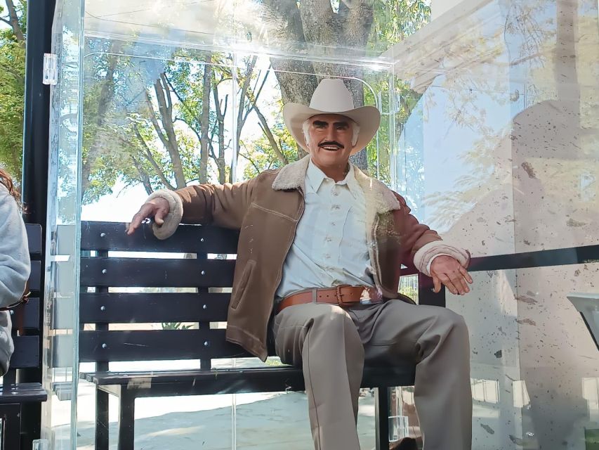 From Guadalajara to Chapala Lake: Funny and Cultural Tour - Lunch at Mariscos El Carnal