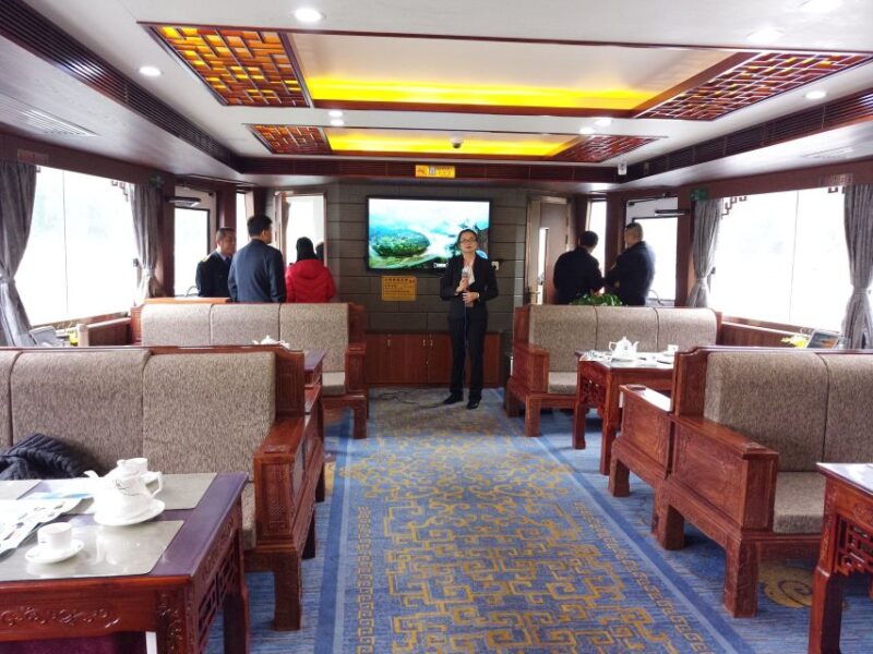 From Guilin: 4 Star Luxury Li River Cruise With Buffet Lunch - Onboard Amenities and Services